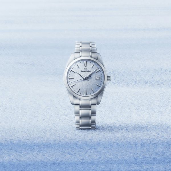 Grand Seiko Heritage "Skyflake" quartz blue dial titanium bracelet 37 mm