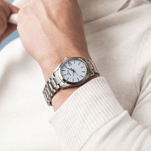 Grand Seiko Heritage "Skyflake" quartz blue dial titanium bracelet 37 mm
