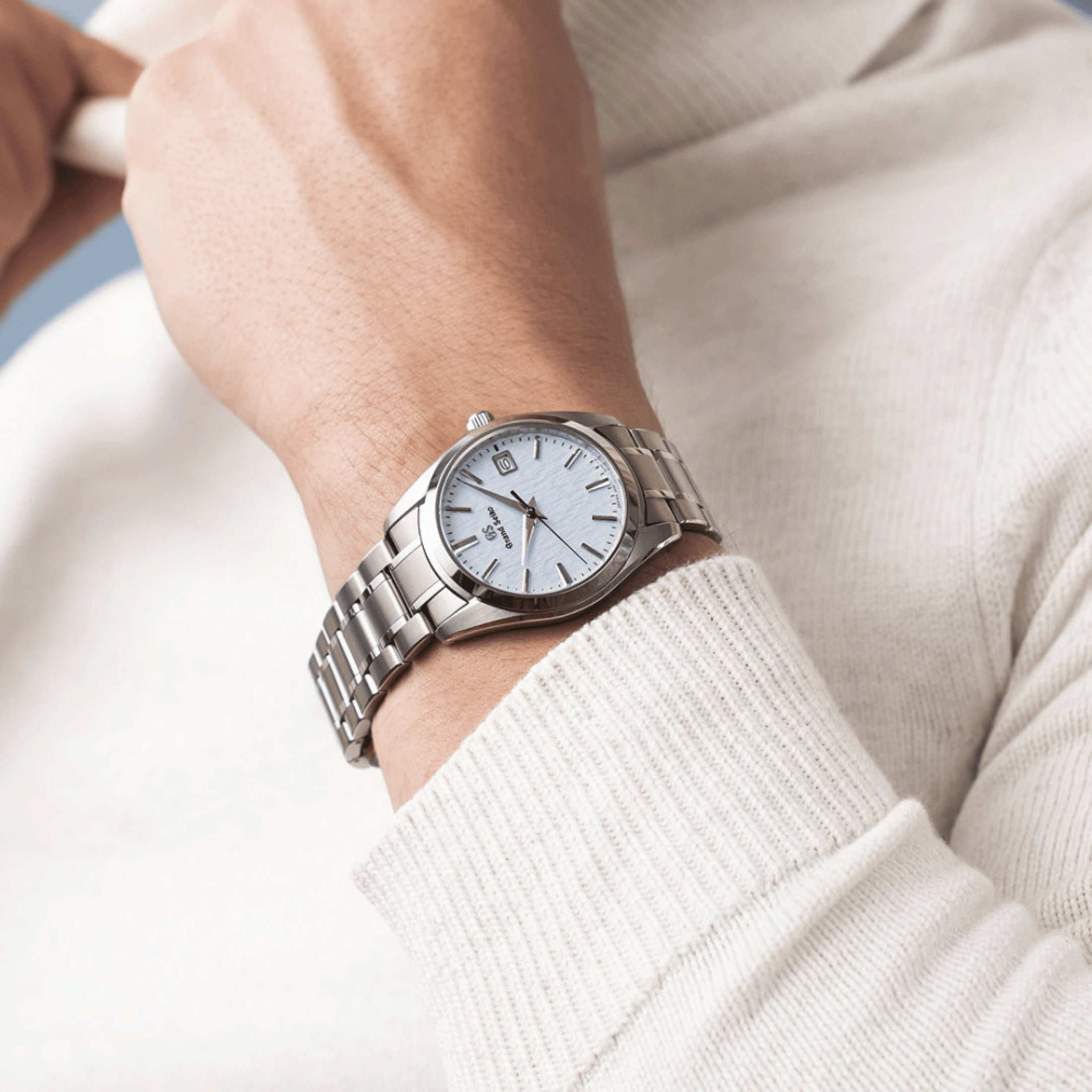 Grand Seiko Heritage "Skyflake" quartz blue dial titanium bracelet 37 mm