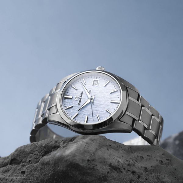 Grand Seiko Heritage "Skyflake" quartz blue dial titanium bracelet 37 mm