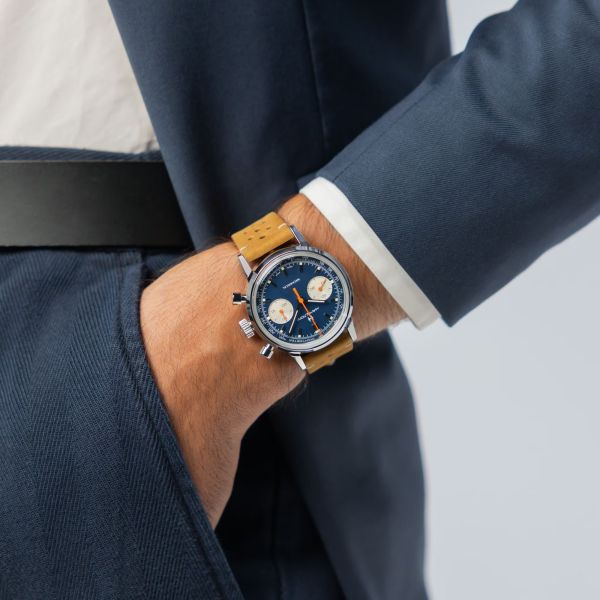 Montre Hamilton American Classic Intra-matic Chronographe H Coffret Spécial auto cadran bleu bracelets cuir marron acier 40 mm