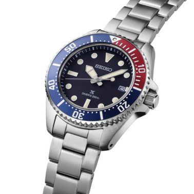 Seiko Prospex Solar Diver's 200M blue dial pepsi bezel steel bracelet 41 mm