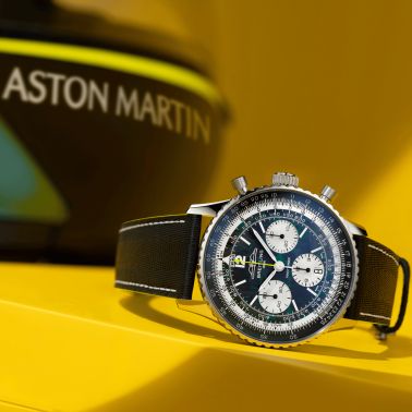 Montre Breitling Navitimer B01 Chronograph 43 Aston Martin Aramco Formula ONE™ Titane automatique 43 mm