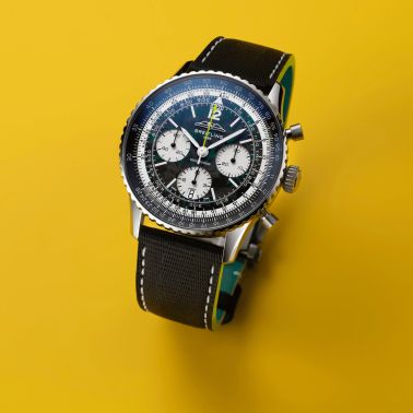 Montre Breitling Navitimer B01 Chronograph 43 Aston Martin Aramco Formula ONE™ Titane automatique 43 mm