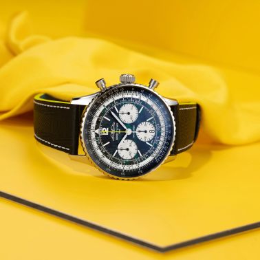 Montre Breitling Navitimer B01 Chronograph 43 Aston Martin Aramco Formula ONE™ Titane automatique 43 mm