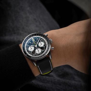 Montre Breitling Navitimer B01 Chronograph 43 Aston Martin Aramco Formula ONE™ Titane automatique 43 mm