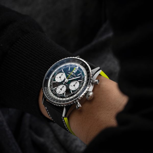 Breitling Navitimer B01 Chronograph 43 Aston Martin Aramco Formula ONE™ Titanium automatic 43 mm