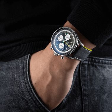 Montre Breitling Navitimer B01 Chronograph 43 Aston Martin Aramco Formula ONE™ Titane automatique 43 mm