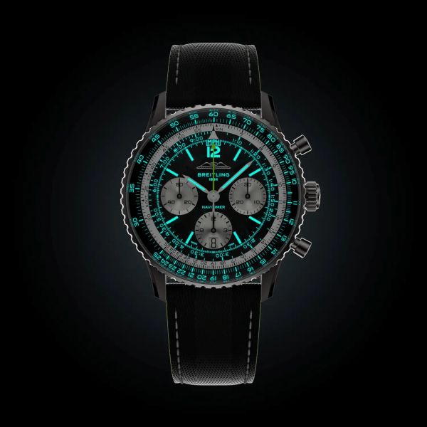 Montre Breitling Navitimer B01 Chronograph 43 Aston Martin Aramco Formula ONE™ Titane automatique 43 mm