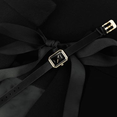 Montre CHANEL Première Ruban Or jaune et Titane quartz 19,7 x 15,2 mm Full Set 2025