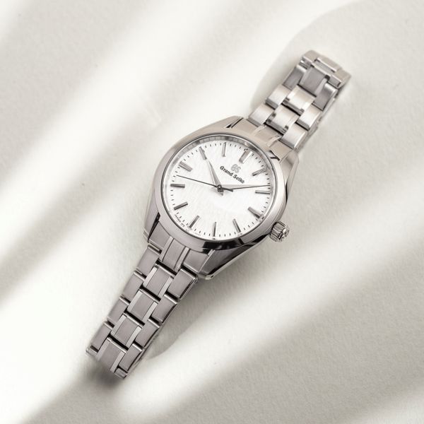Grand Seiko Heritage "Snowflake" quartz white dial steel bracelet 33 mm