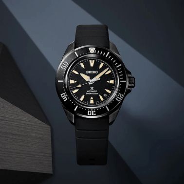Seiko Prospex Diver's Samurai "All-Black" automatic black dial rubber bracelet 41,7 mm