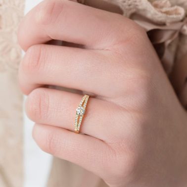 Lepage Première Dame engagement ring in rose gold and diamonds