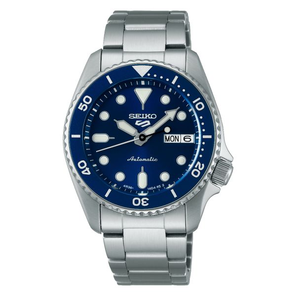 Montre Seiko 5 Sports SKX Midsize automatique cadran bleu bracelet acier 38 mm