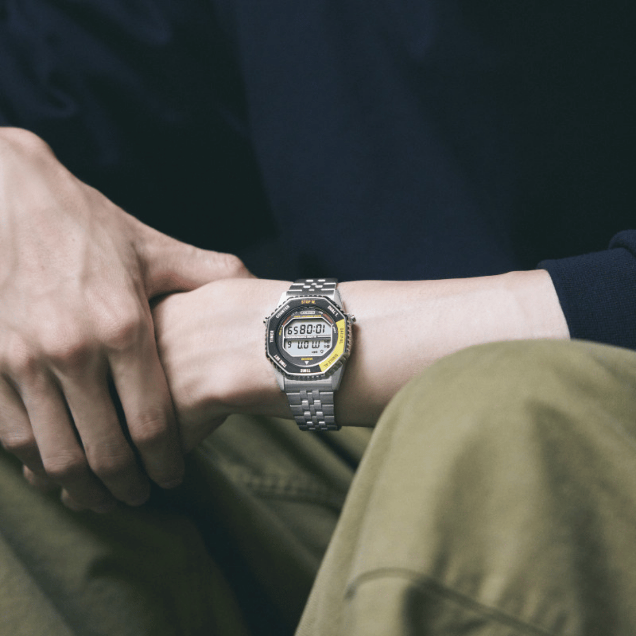 Montre Seiko Rotocall quartz lunette noire et jaune bracelet acier 37 mm