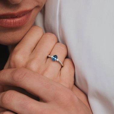 Lepage Romeo ring in white gold, emerald and diamonds