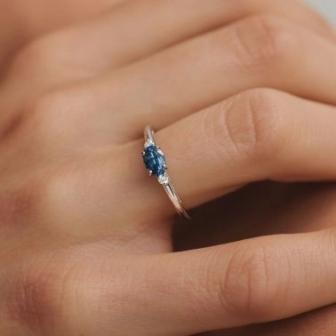 Lepage Juliette ring in white gold emerald and diamonds