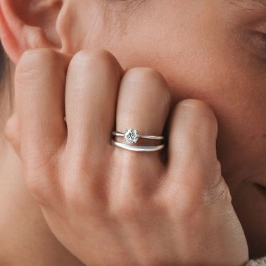 Lepage Cupidon engagement ring in white gold and emerald