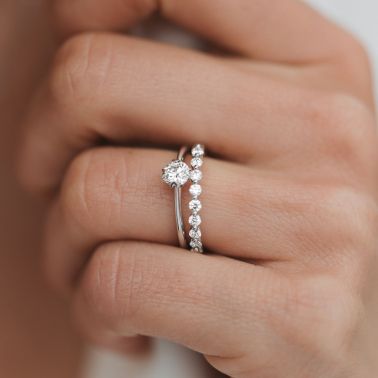Lepage Idylle engagement ring in rose gold and emerald