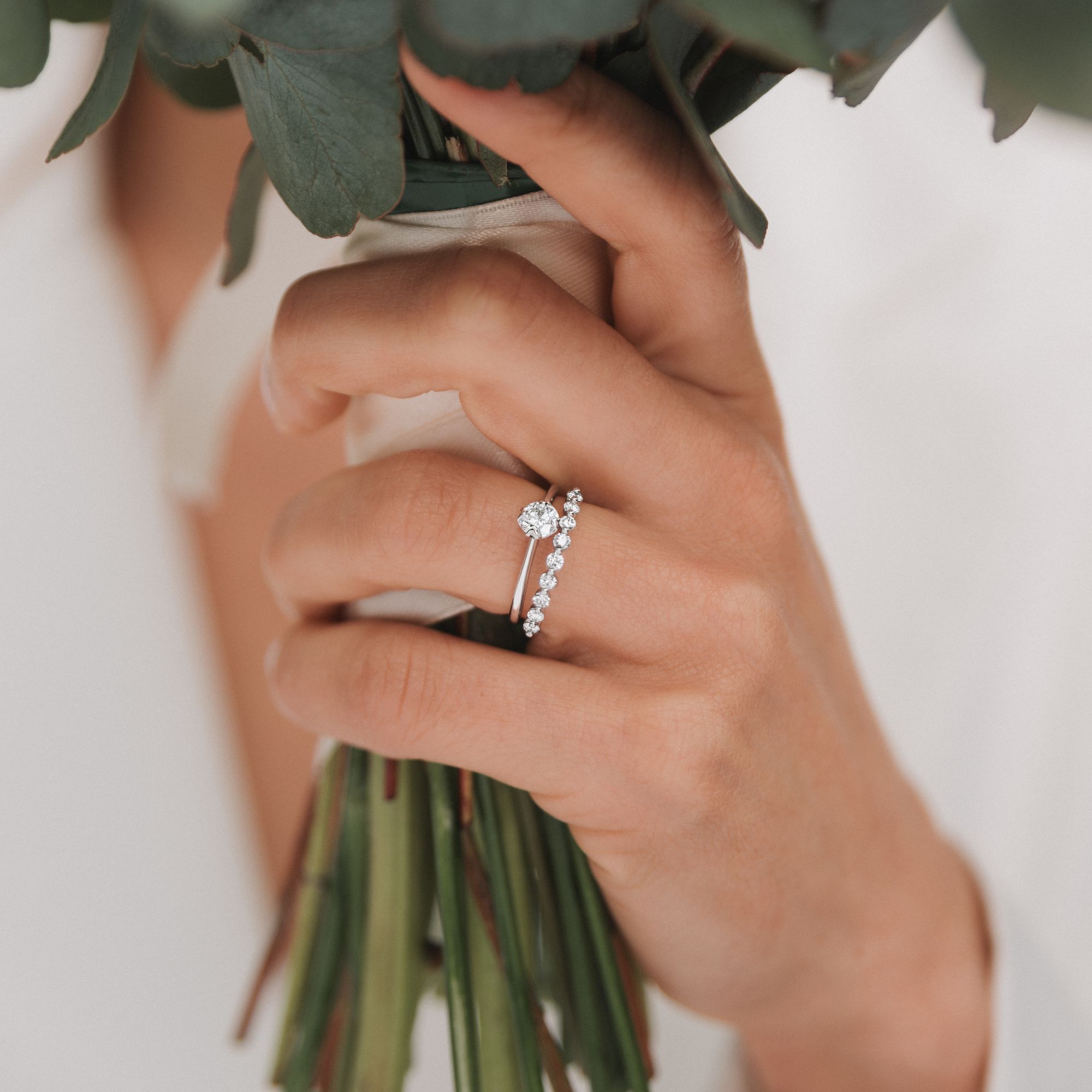 Lepage Idylle engagement ring in white gold and emerald