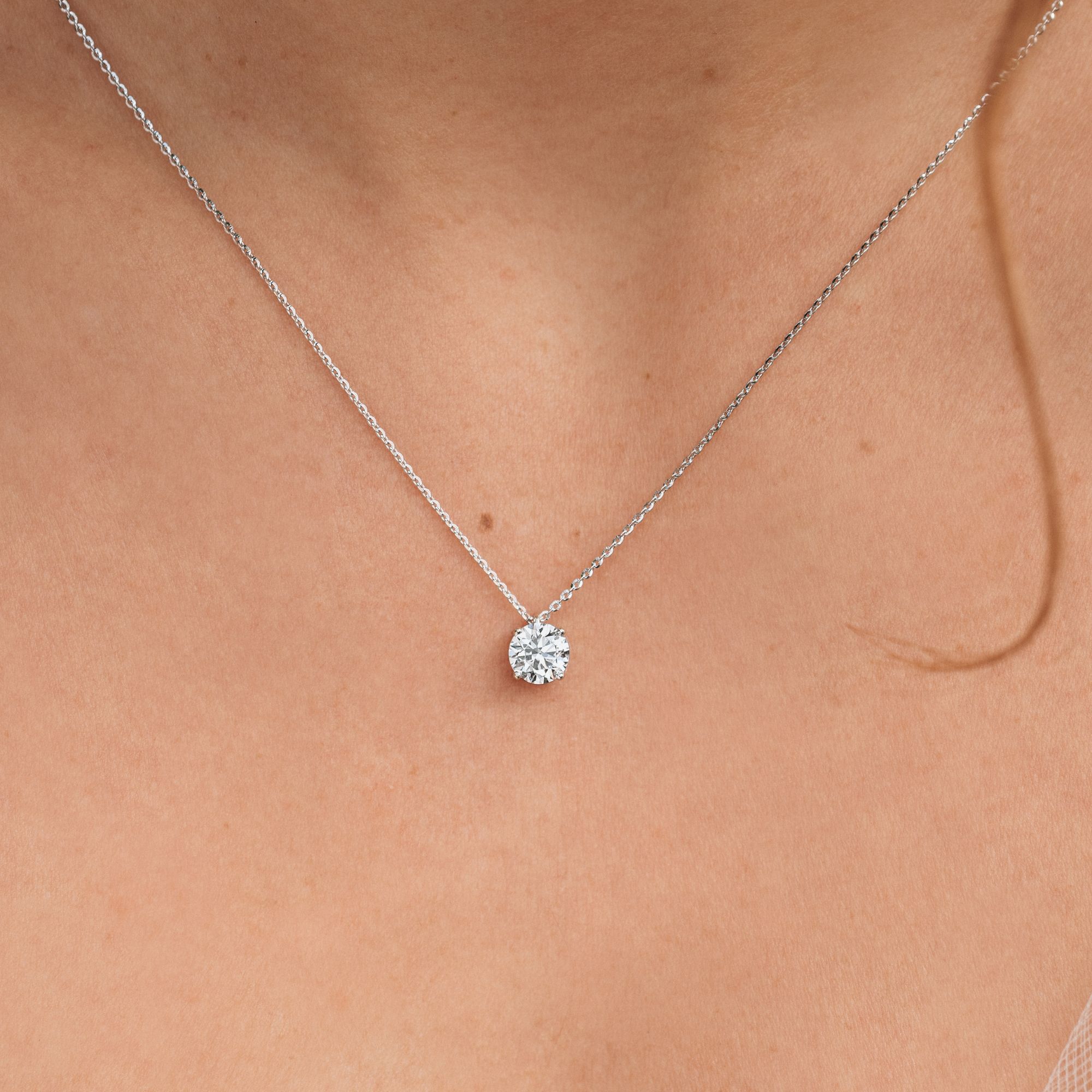 Collier Lepage Chéri en or blanc et saphir vert