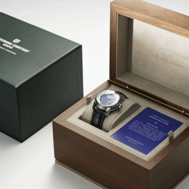 Montre Frédérique Constant Classics Worldtimer Manufacture Automatique cadran Lapis-Lazuli bracelet cuir 42 mm