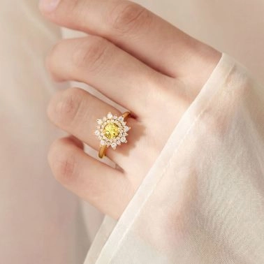 Bague Lepage Dentelle en or jaune, saphir jaune et diamants