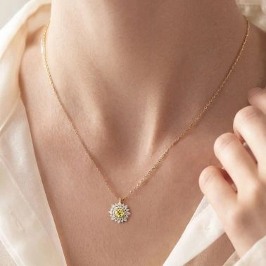 Collier Lepage Dentelle en or jaune, saphir jaune et diamants