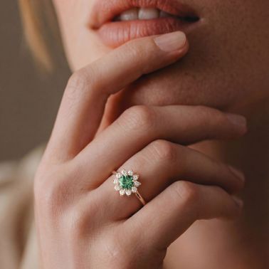 Bague Lepage Marguerite en or rose, saphir vert et diamants