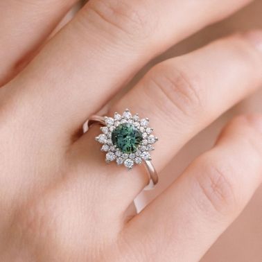 Lepage Dentelle ring in white gold, green sapphire and diamonds