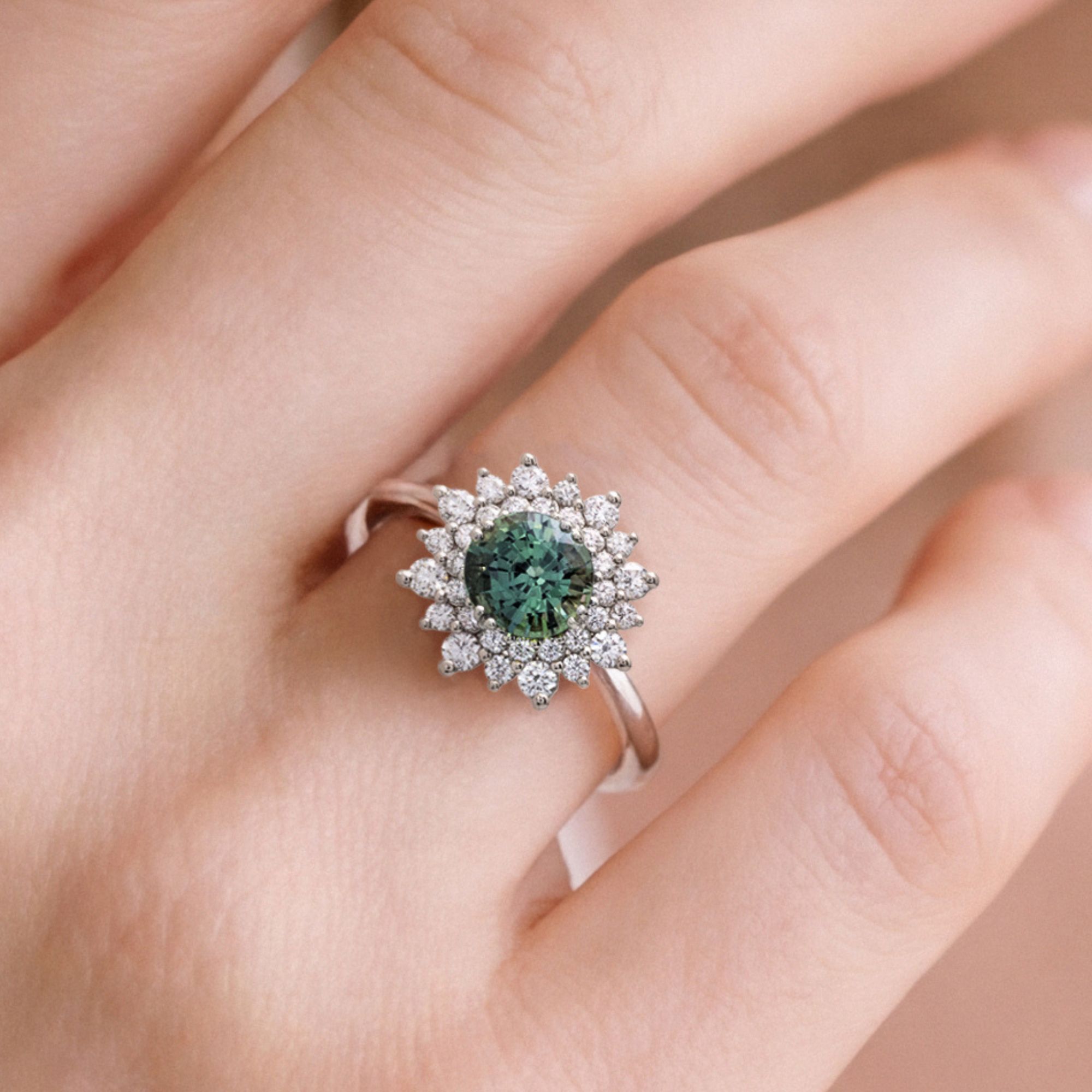 Bague Lepage Dentelle en or blanc, saphir vert et diamants