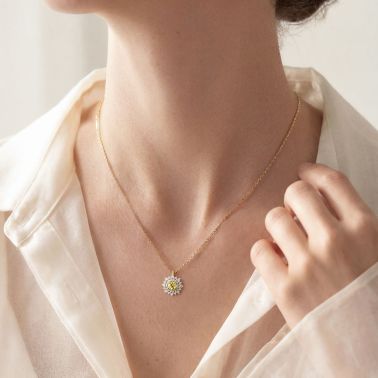 Collier Lepage Dentelle en or blanc, saphir jaune et diamants