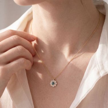 Collier Lepage Dentelle en or jaune, saphir vert et diamants