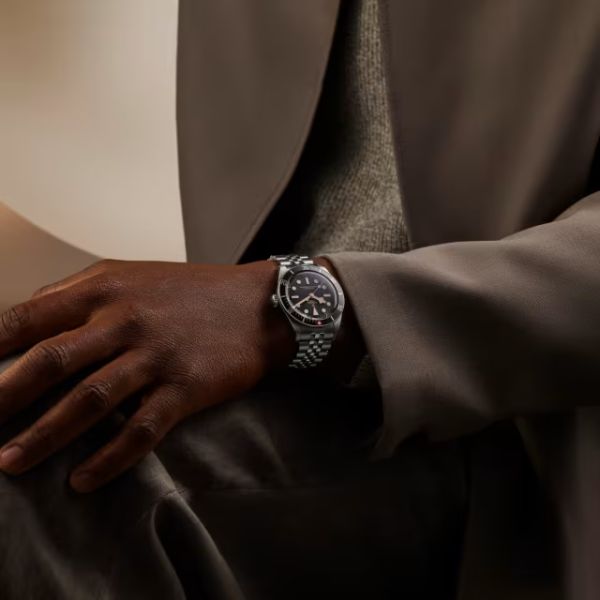 Montre Tudor Black Bay 58 automatique cadran noir bracelet acier cinq mailles 39 mm