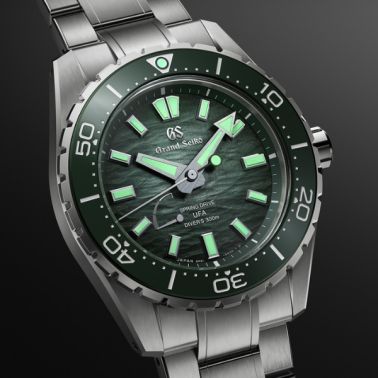 Grand Seiko Evolution 9 Spring Drive U.F.A. Ushio 300 Diver green dial titanium bracelet 40,8 mm