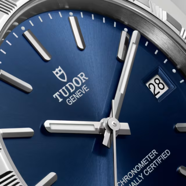 Montre Tudor Royal automatique cadran bleu bracelet acier 36 mm