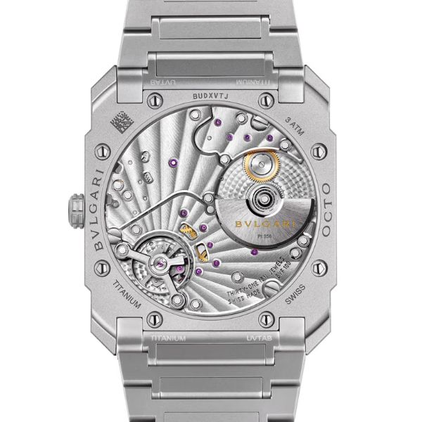 Montre Bulgari Octo Finissimo automatique cadran titane gris bracelet titane 37 mm