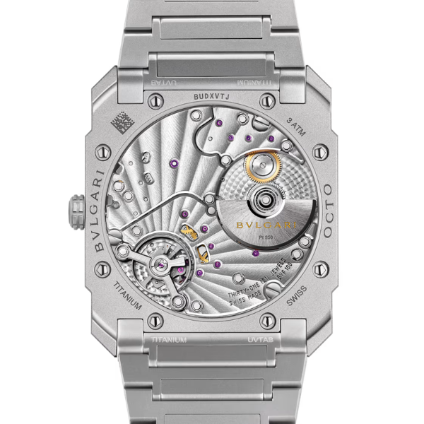 Montre Bulgari Octo Finissimo automatique cadran titane gris bracelet titane 37 mm