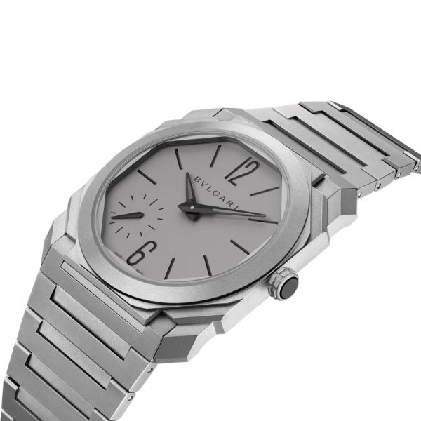 Montre Bulgari Octo Finissimo automatique cadran titane gris bracelet titane 37 mm