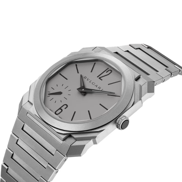 Montre Bulgari Octo Finissimo automatique cadran titane gris bracelet titane 37 mm