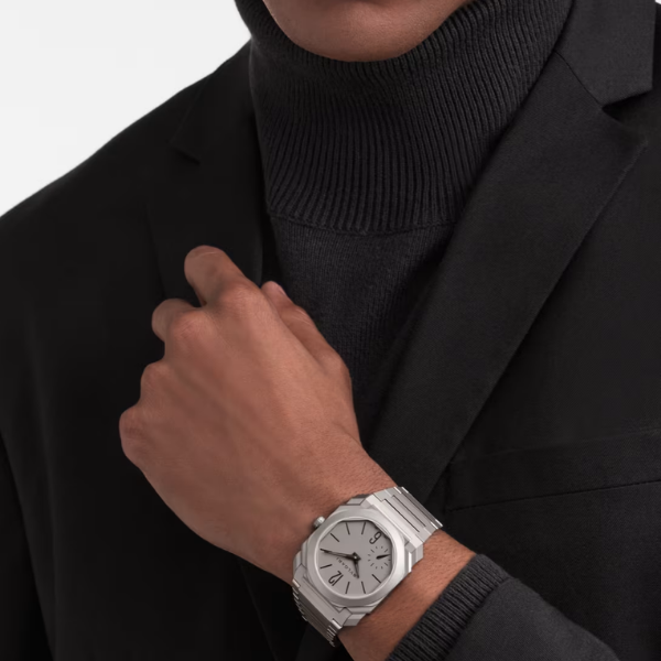Montre Bulgari Octo Finissimo automatique cadran titane gris bracelet titane 37 mm