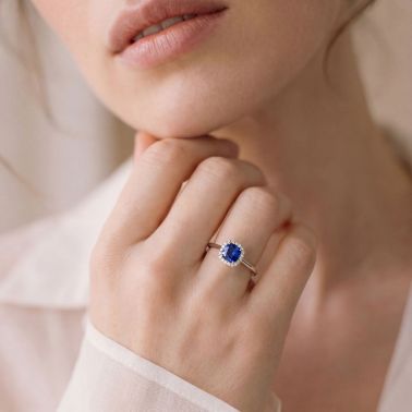 Lepage Lily Rose ring in white gold, saphirre and diamonds