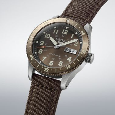 Montre Seiko 5 Sports Field Series automatique cadran brun bracelet nylon 41 mm