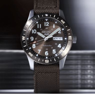Montre Seiko 5 Sports Field Series automatique cadran brun bracelet nylon 41 mm