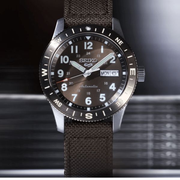 Montre Seiko 5 Sports Field Series automatique cadran brun bracelet nylon 41 mm