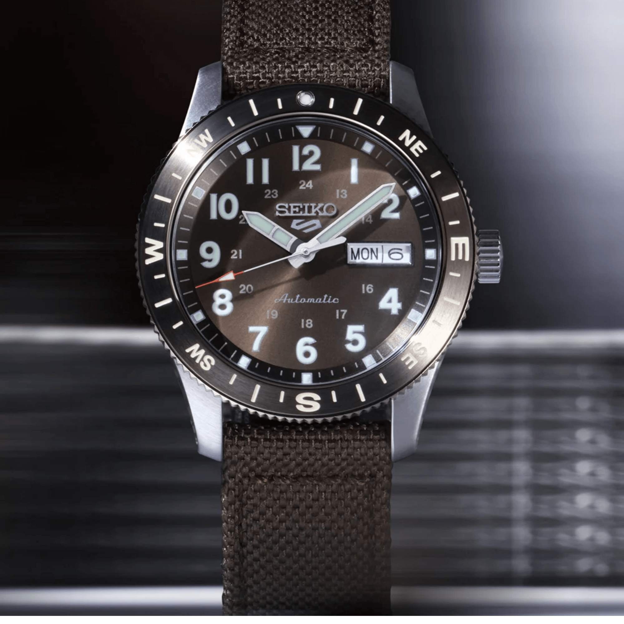 Montre Seiko 5 Sports Field Series automatique cadran brun bracelet nylon 41 mm