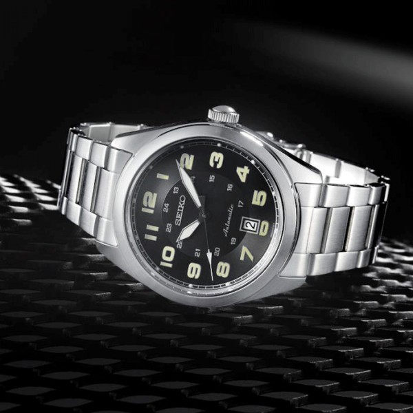 Montre Seiko Sport automatique cadran noir chiffres arabes bracelet acier 42,9 mm