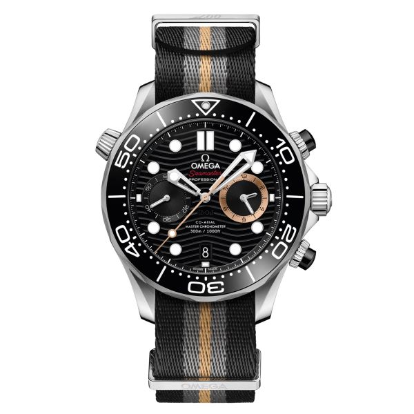 Montre Omega Seamaster Diver 300M Chronographe 007 First Light cadran noir bracelet NATO 44 mm