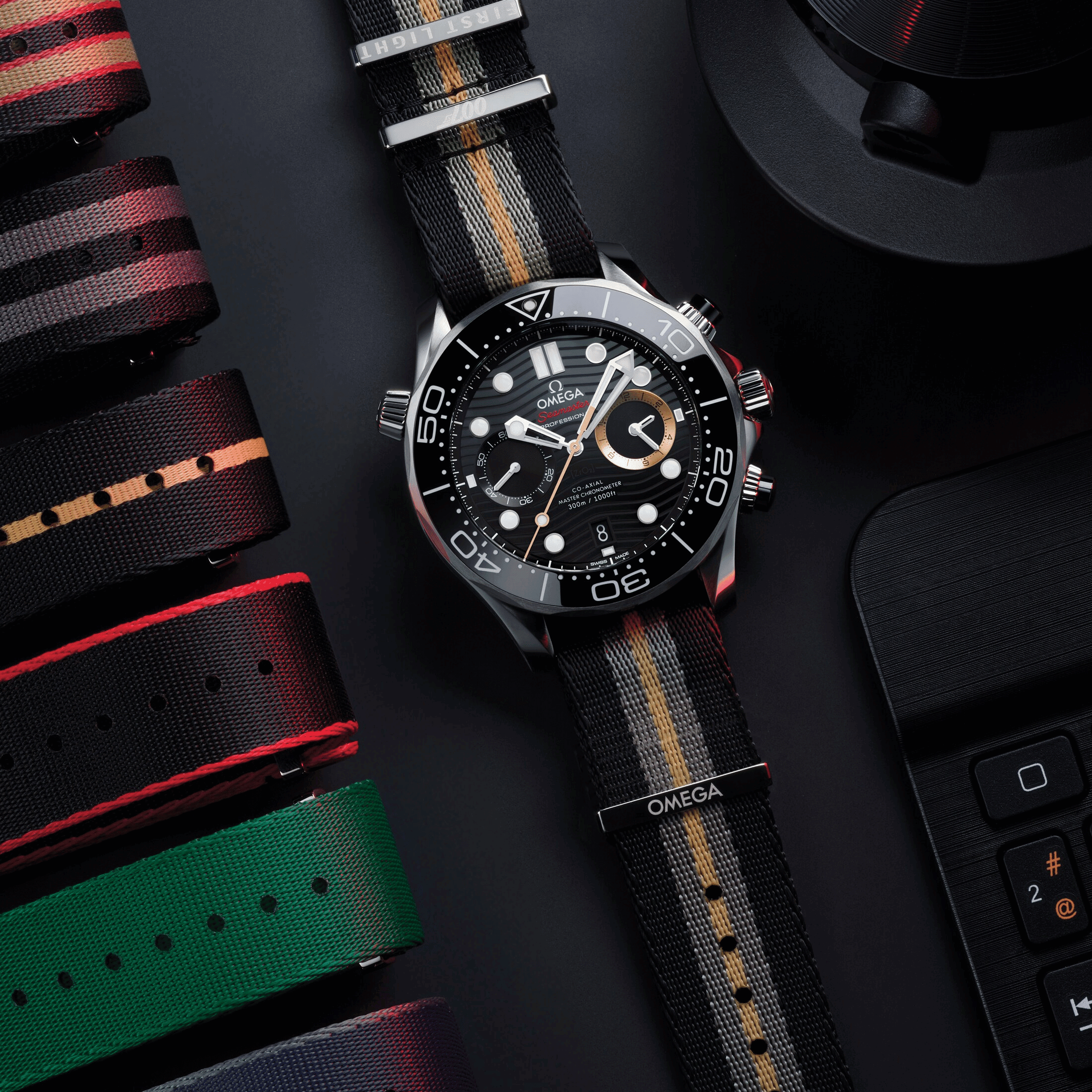 Montre Omega Seamaster Diver 300M Chronographe 007 First Light cadran noir bracelet NATO 44 mm
