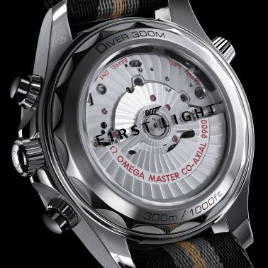 Montre Omega Seamaster Diver 300M Chronographe 007 First Light cadran noir bracelet NATO 44 mm